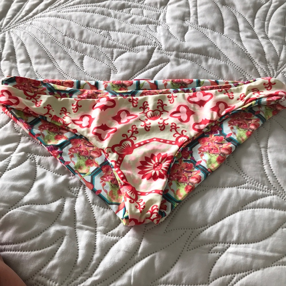 Maaji size L bikini bottoms
